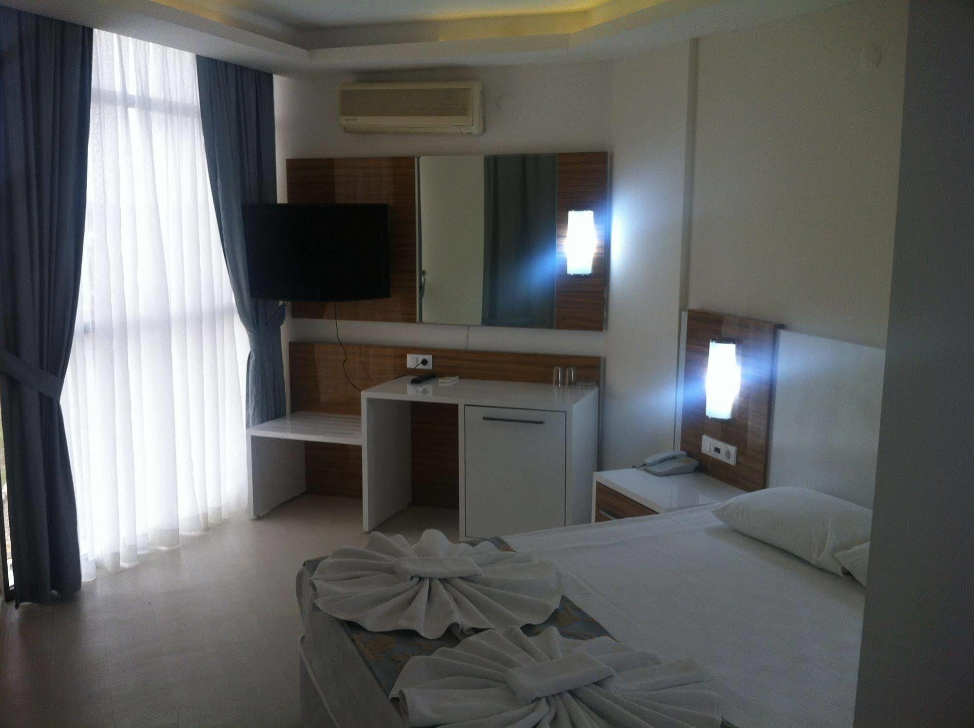 Poseidon Cesme Resort ภายนอก รูปภาพ